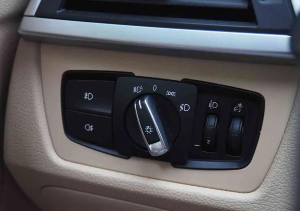 BMW Seria 3 cena 59900 przebieg: 156200, rok produkcji 2019 z Bełchatów małe 704